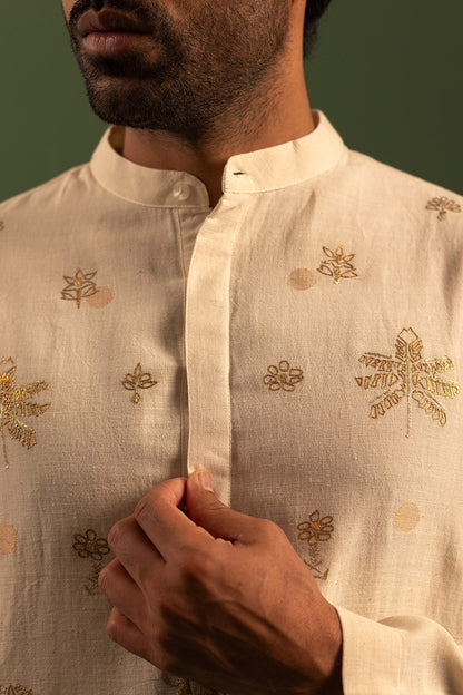 A chowk in the pol kurta